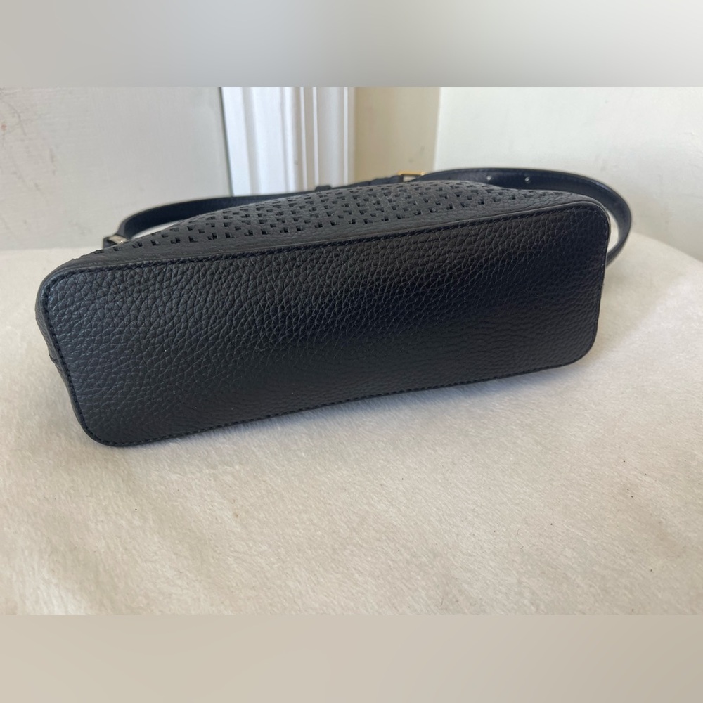 kate spade black pebbled leather crossbody with perforated detail EUC - Picture 4 of 10